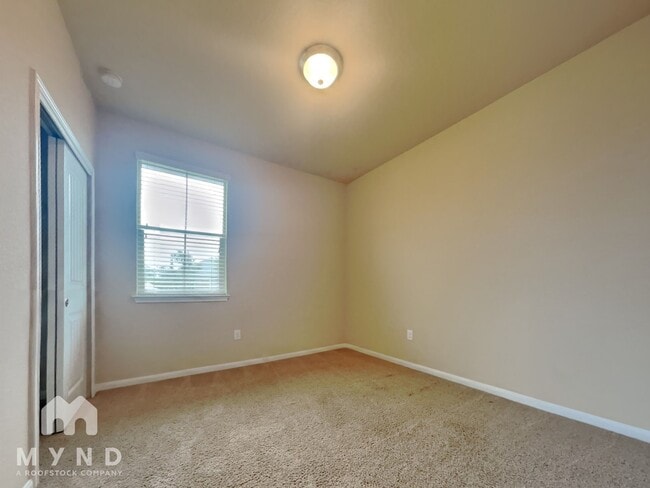 Building Photo - 2880 Donnell Dr