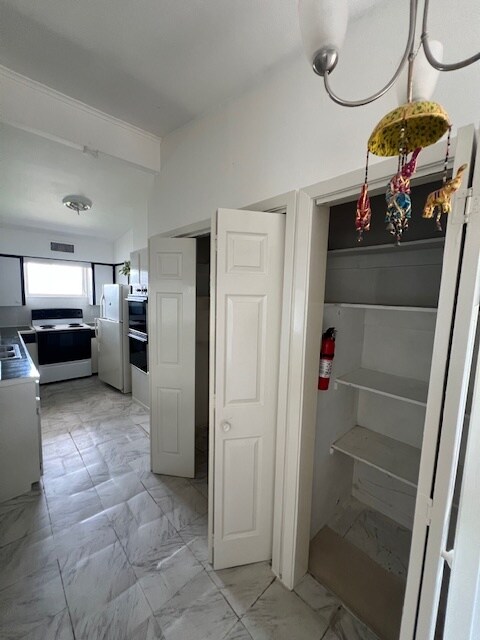 Building Photo - 3838 Glen Arbor Dr