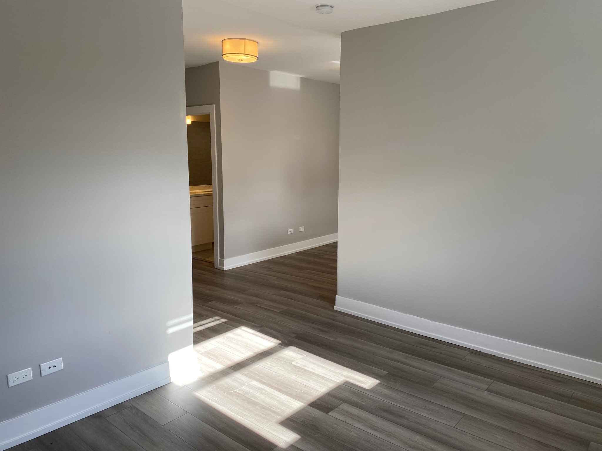 Building Photo - 3929 N Janssen Ave