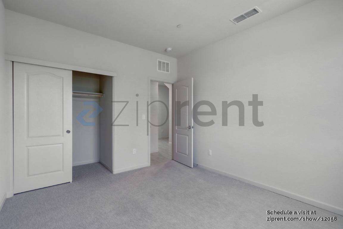 Building Photo - Unit