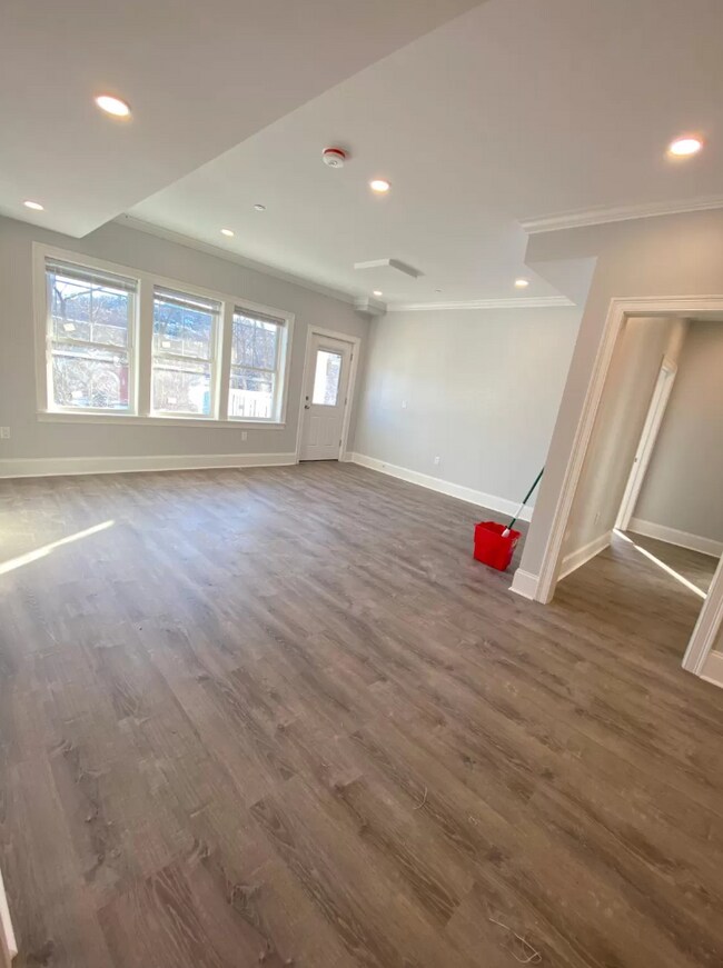 Building Photo - 120 Kenrick St