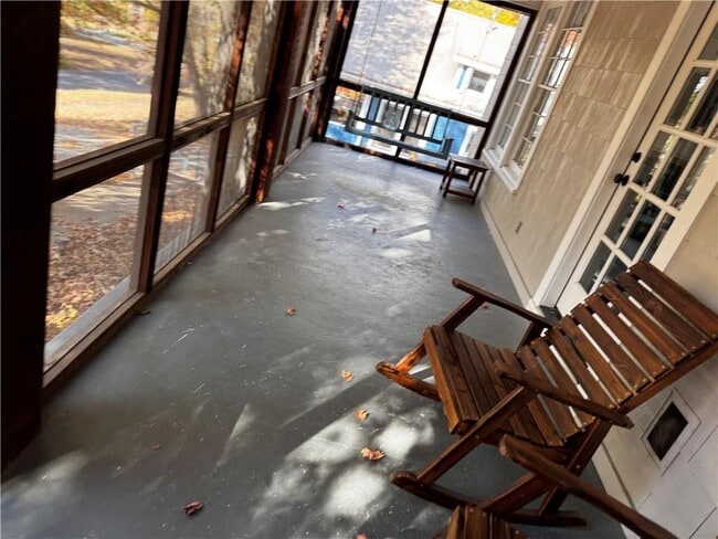 Building Photo - 610 N Olive Ave