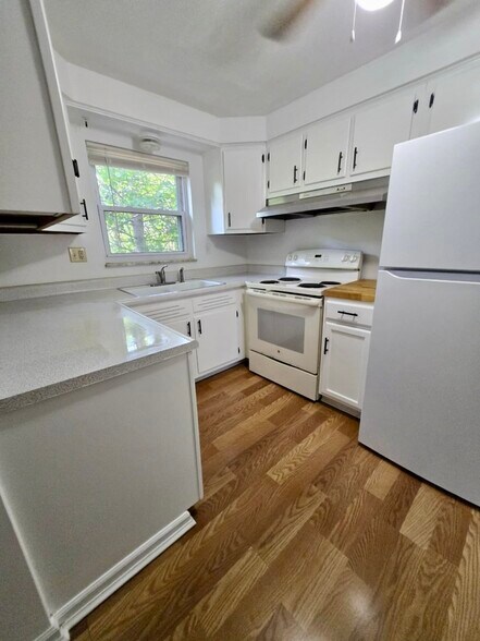 Kitchen - 2612 Louisiana Ave