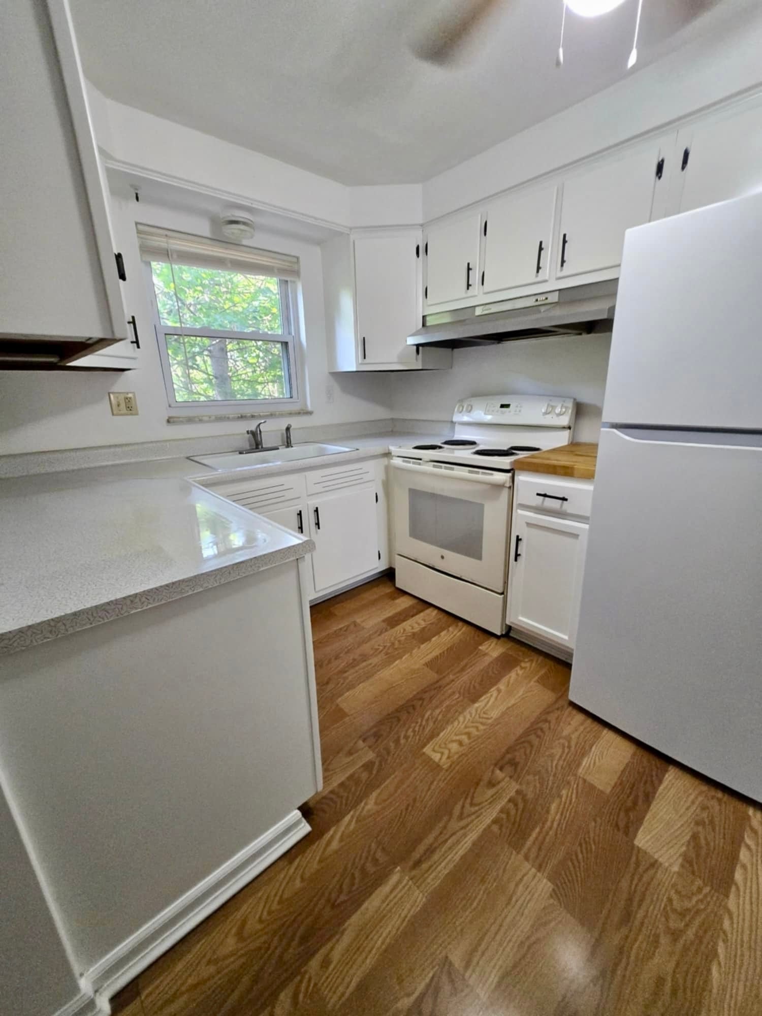 Kitchen - 2612 Louisiana Ave