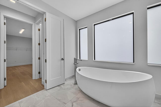 Building Photo - 9361 Sunflower Mdw Rd