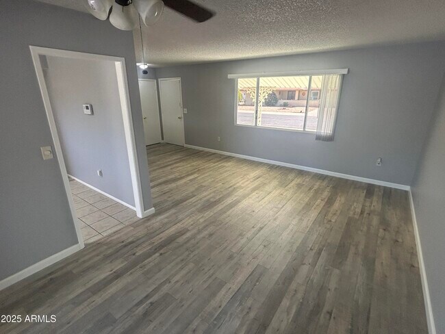 Building Photo - 10344 W Salem Dr