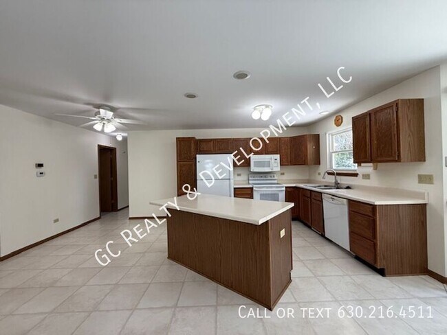 Building Photo - 735 Grandview Dr