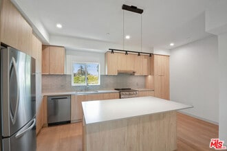 Building Photo - 2523 S Orange Dr