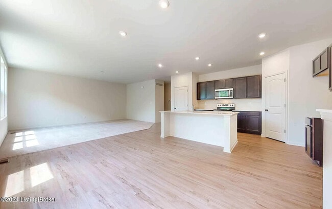 Building Photo - 7618 Fair Ln