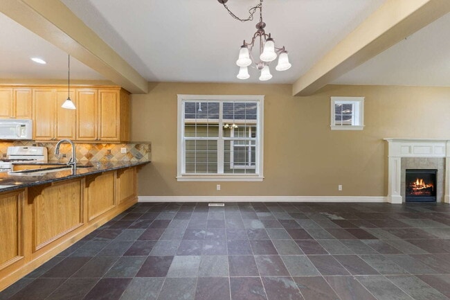 Building Photo - Beautiful Home in 55+ Community!