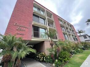 Building Photo - Top Floor 1 Bedroom Bixby Park Top Floor C...