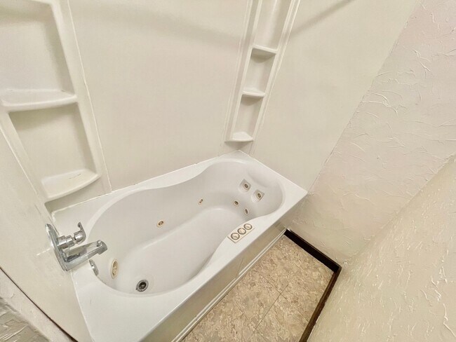 Building Photo - 1639-1639 E 31st St