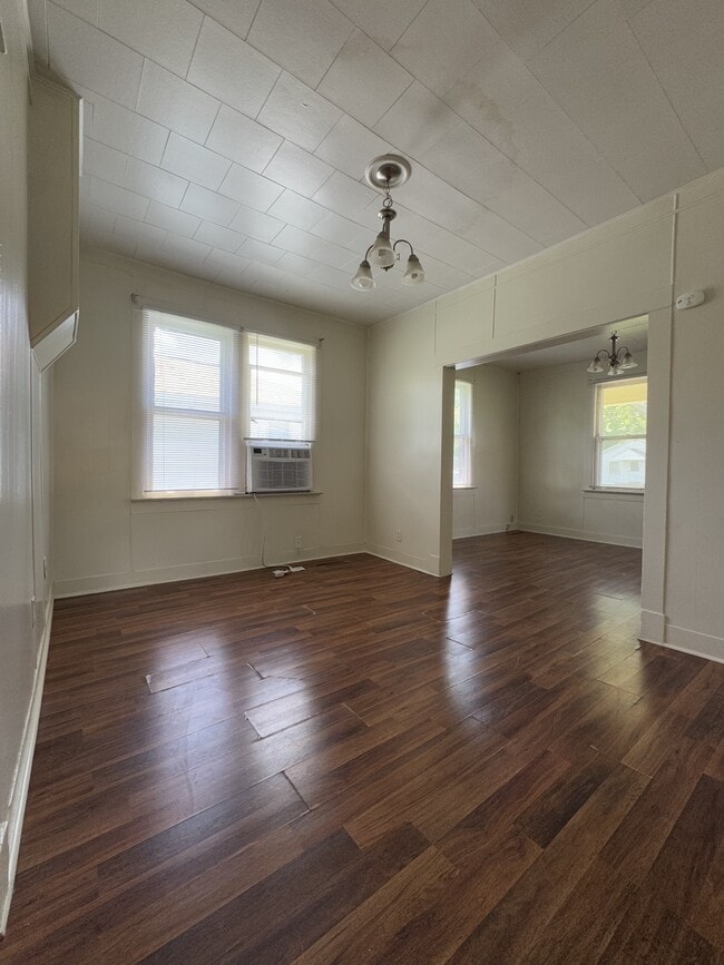 Building Photo - 503 S Logan Ave