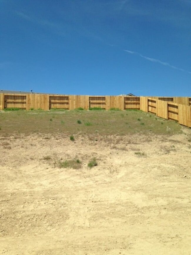 Building Photo - Canyon Hills