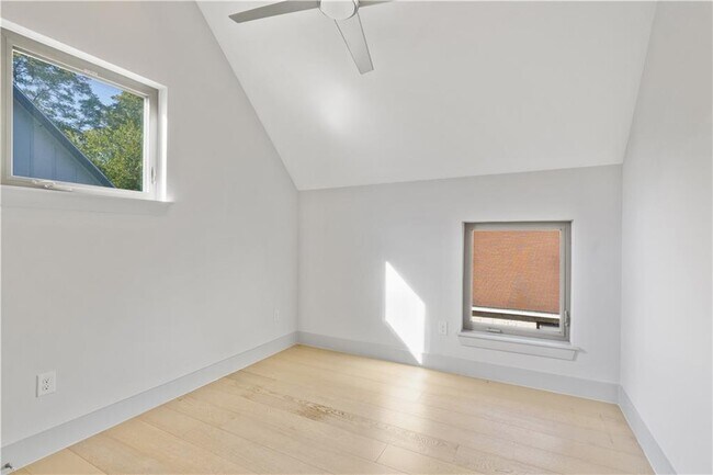 Building Photo - 815 Brazos St