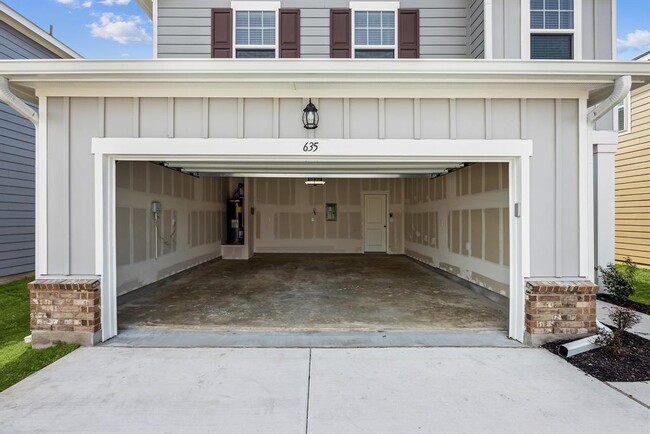 Building Photo - 635 Gemsbok Rd