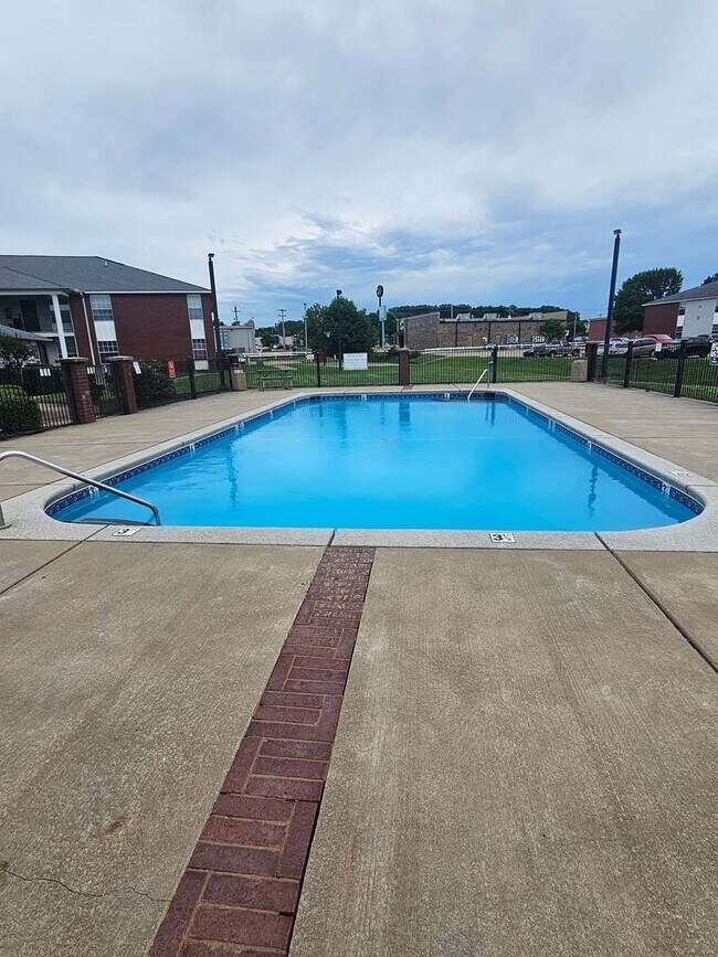 Building Photo - 51 Cedar Creek Ct