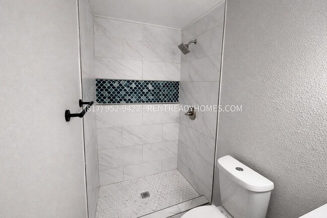 Building Photo - 10302 Davilla Ave