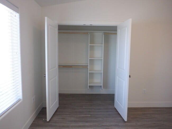 Building Photo - 3 bedroom- 2 bath Newer Construction