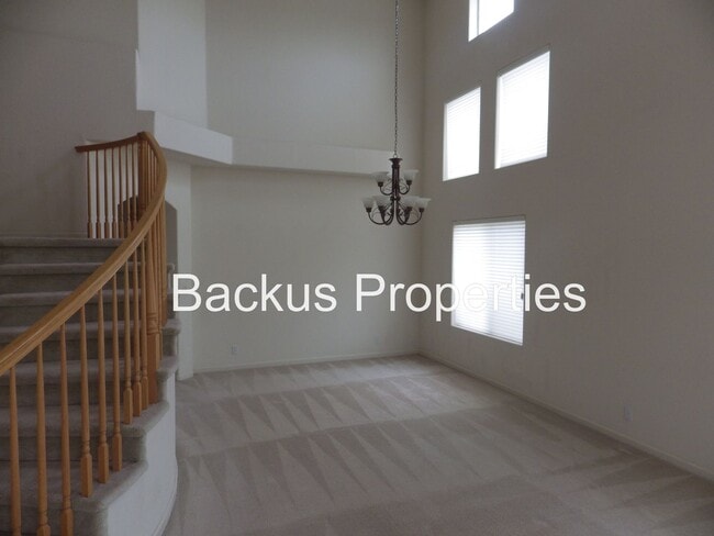 Building Photo - Wonderful Five Bedroom Home on Faulkner St...