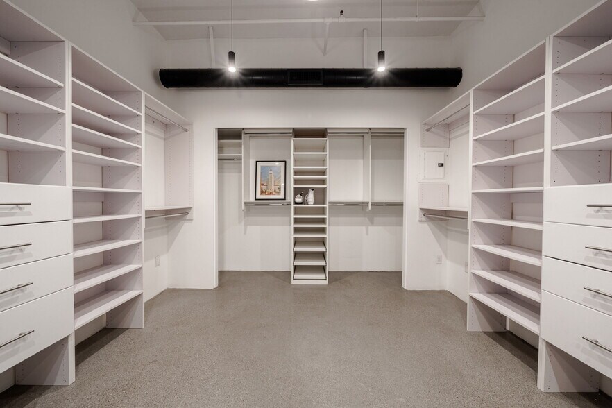 Building Photo - 849 S Broadway
