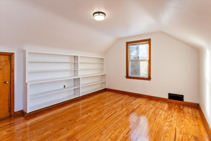 Building Photo - 32 Deland Park B