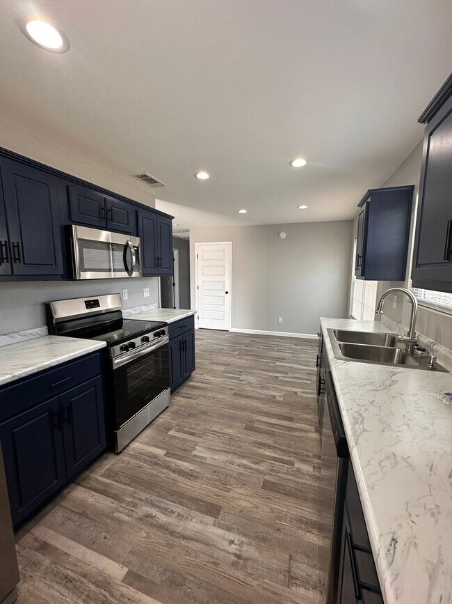 Building Photo - 3 Bed 2 Bath New Construction Brick Home