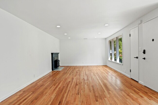 Building Photo - 13723 36th Ave NE