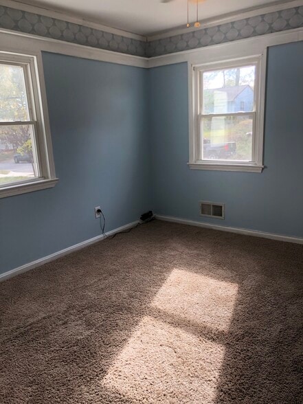 BEDROOM - 5112 Hollywood Rd