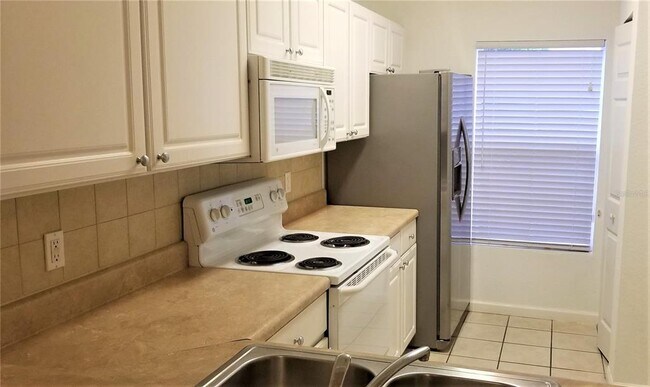 Building Photo - 4961 NW 43rd Ave