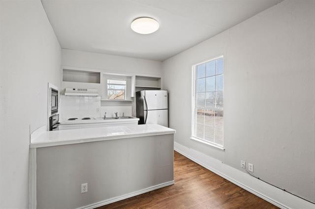Building Photo - 909 W Chestnut St