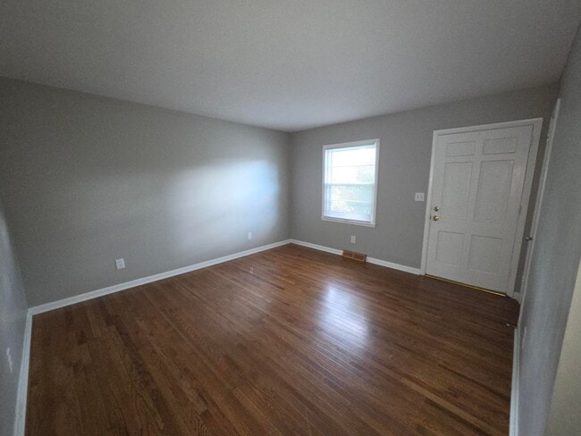 Building Photo - 2144 Tamarack Dr