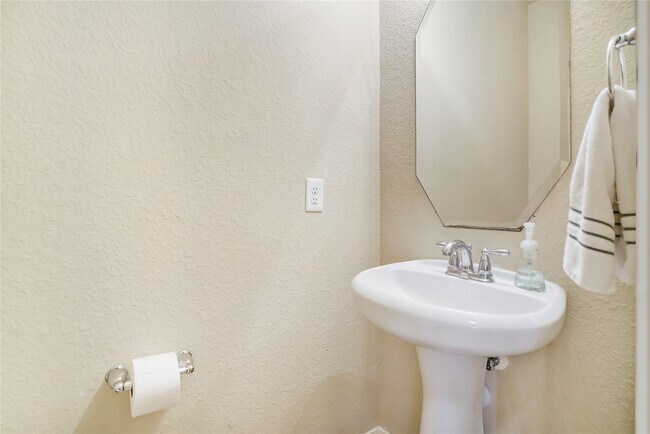 Building Photo - 174 Black Swan Pl