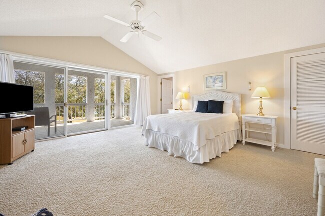 Building Photo - 1 Pioneer Loop