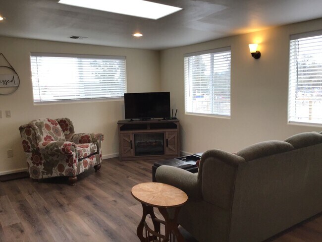 Building Photo - For Rent: Fully Furnished Barndominium downstairs unit 1 bedroom 1 bath on a Tumalo Ranch