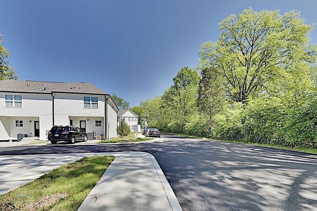 Building Photo - Newer Construction Townhome in Madison