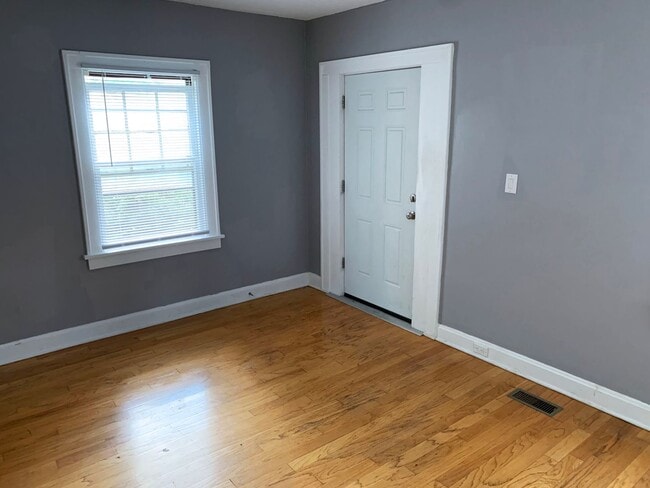 Building Photo - 1497-1499 Perry Street