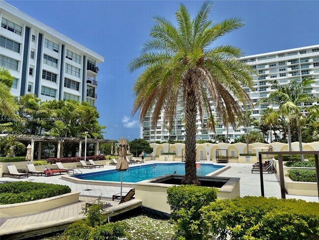 Building Photo - 5600 Collins Ave