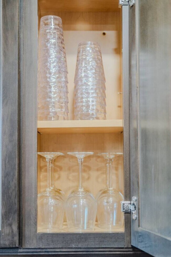 Building Photo - 736 W Rider Dr