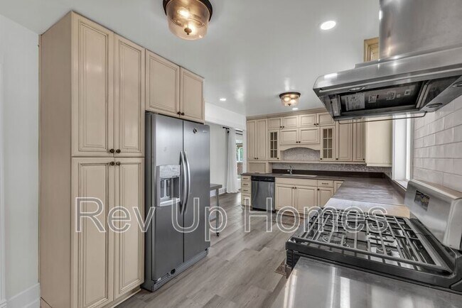 Building Photo - 309 E 200 S