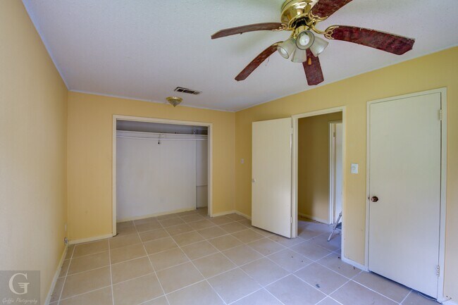 Building Photo - 3051 Amherst St