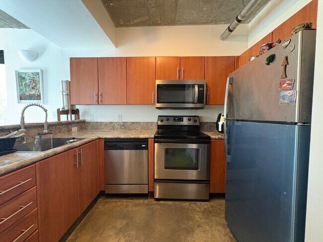 Building Photo - 455 NE 25th St