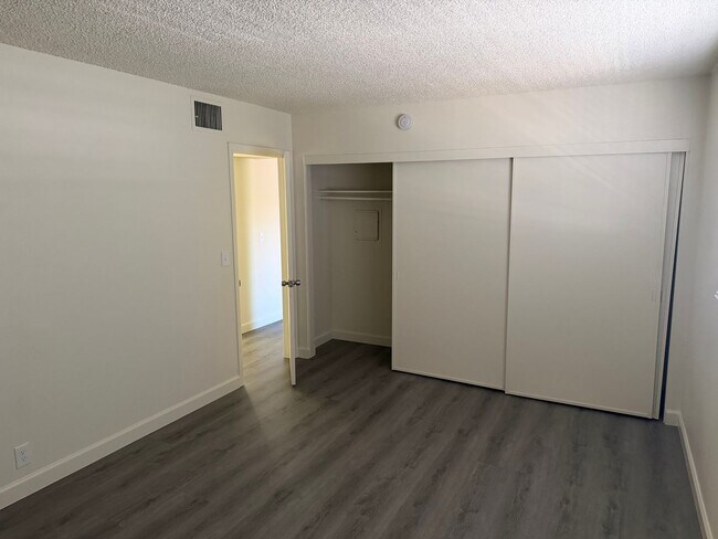 Building Photo - 2 Bedroom 1 Bath In Central Las Vegas