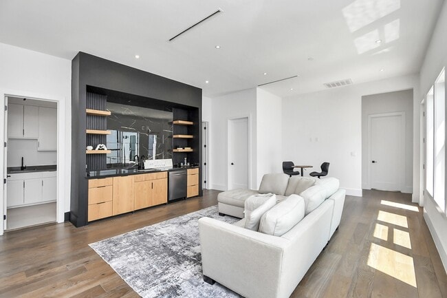 Building Photo - 5414 John Dreaper Dr