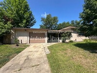 Building Photo - 1038 La Marche Dr