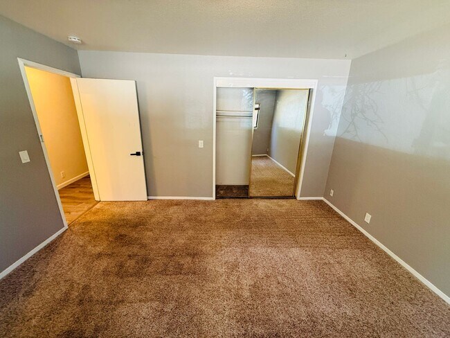 Building Photo - Pet Friendly 4 bed 2 bath house for rent at 1222. Jobs Peak
