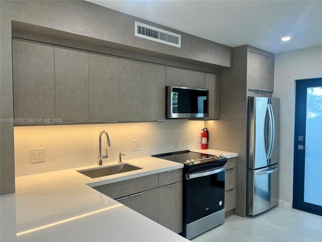 Building Photo - 3532 Thomas Ave