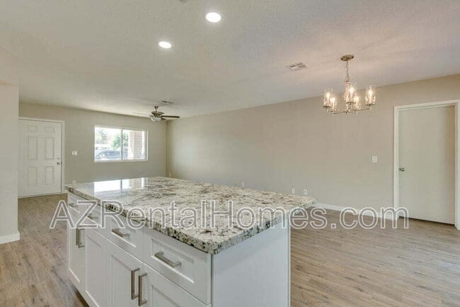 Building Photo - 1112 W Dragoon Ave