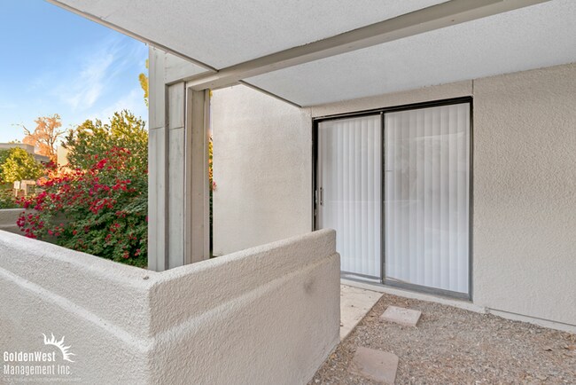 Building Photo - Updated and Spacious 2Bdm 2Ba Home in Prime North Phoenix Location!