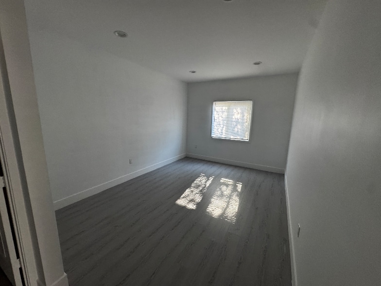 Building Photo - 3291 Del Rey Dr